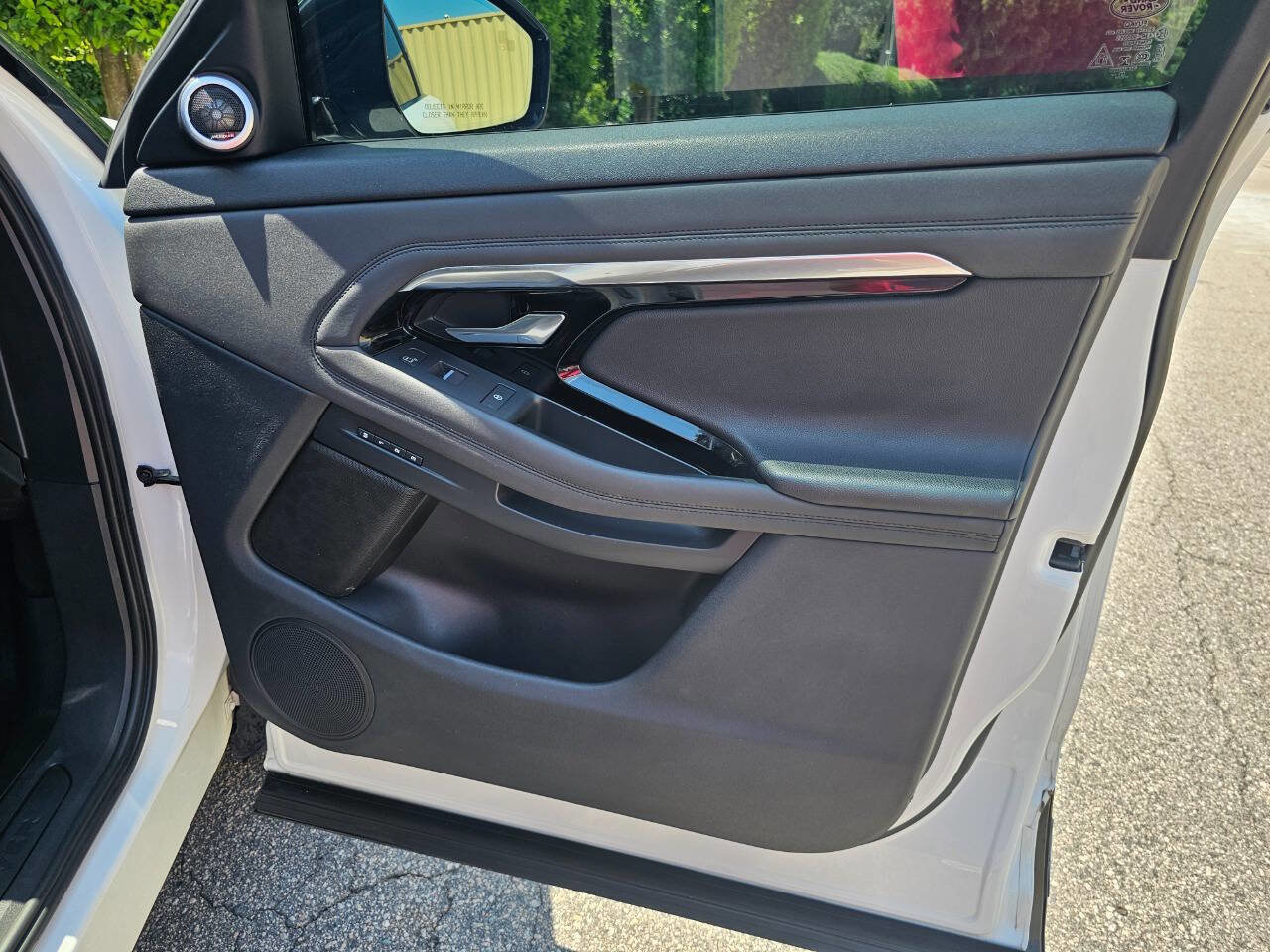 Used 2020 Land Rover Range Rover Evoque SE image 36