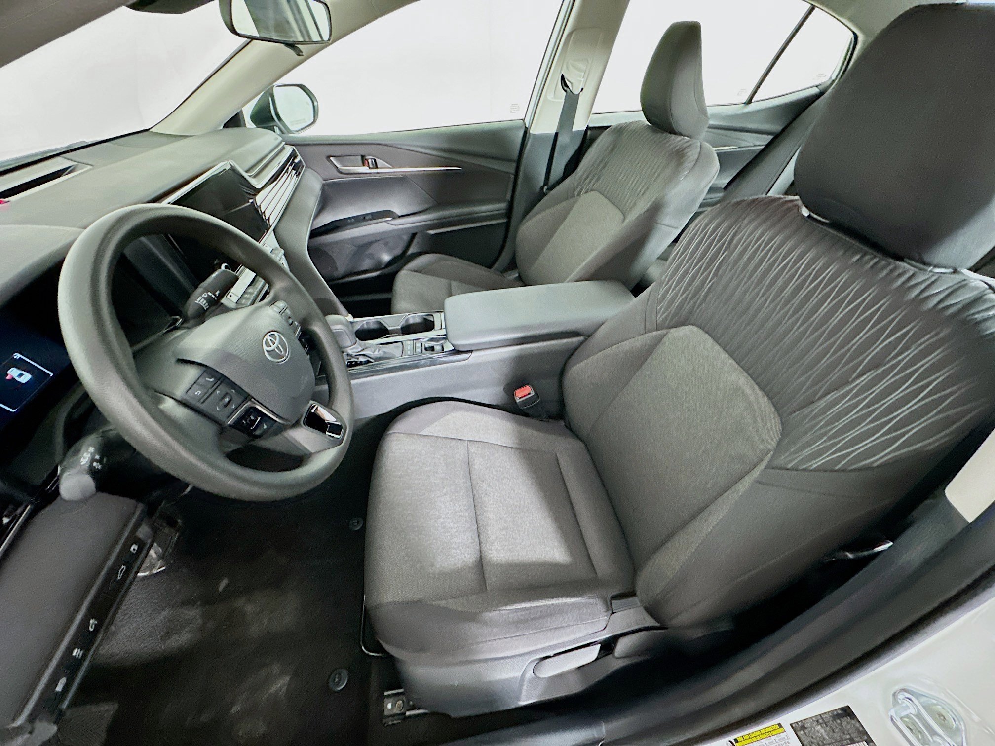 Used 2025 Toyota Camry LE image 13