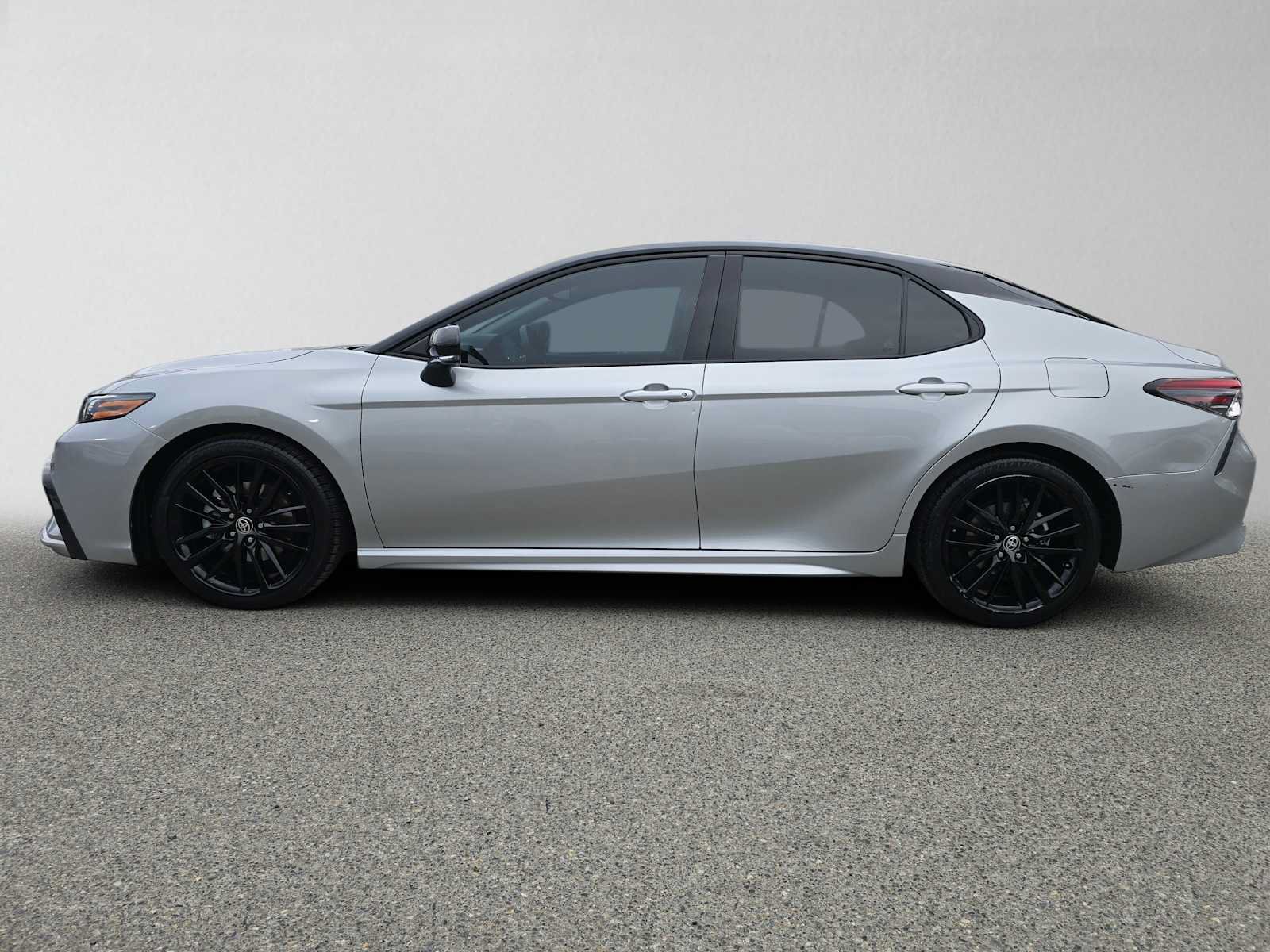 Used 2022 Toyota Camry XSE AWD/4WD image 6