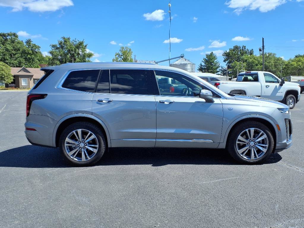 Used 2025 Cadillac XT6 Premium Luxury image 5