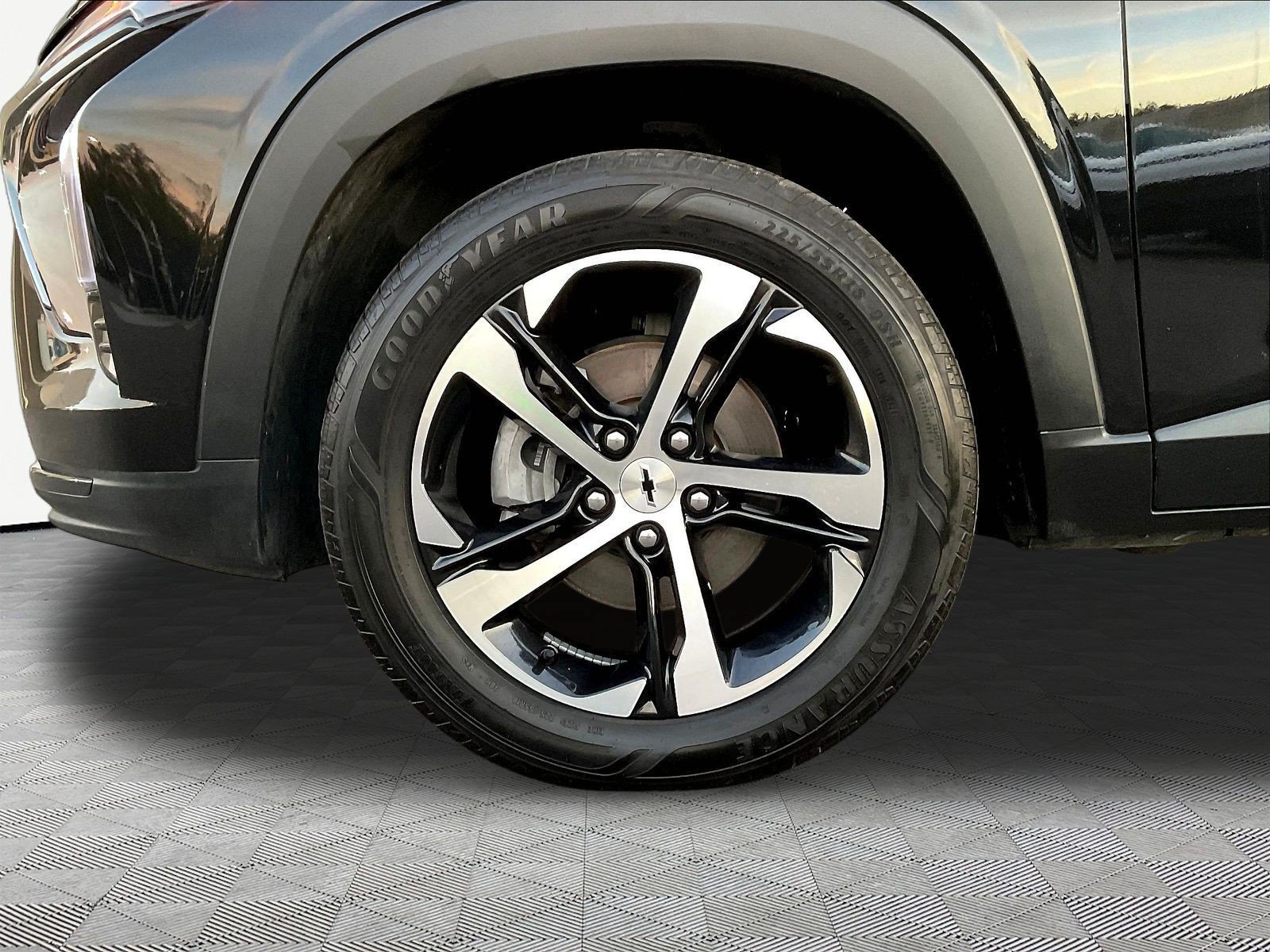 Used 2025 Chevrolet Trax RS w/ Driver Confidence Package FWD image 33