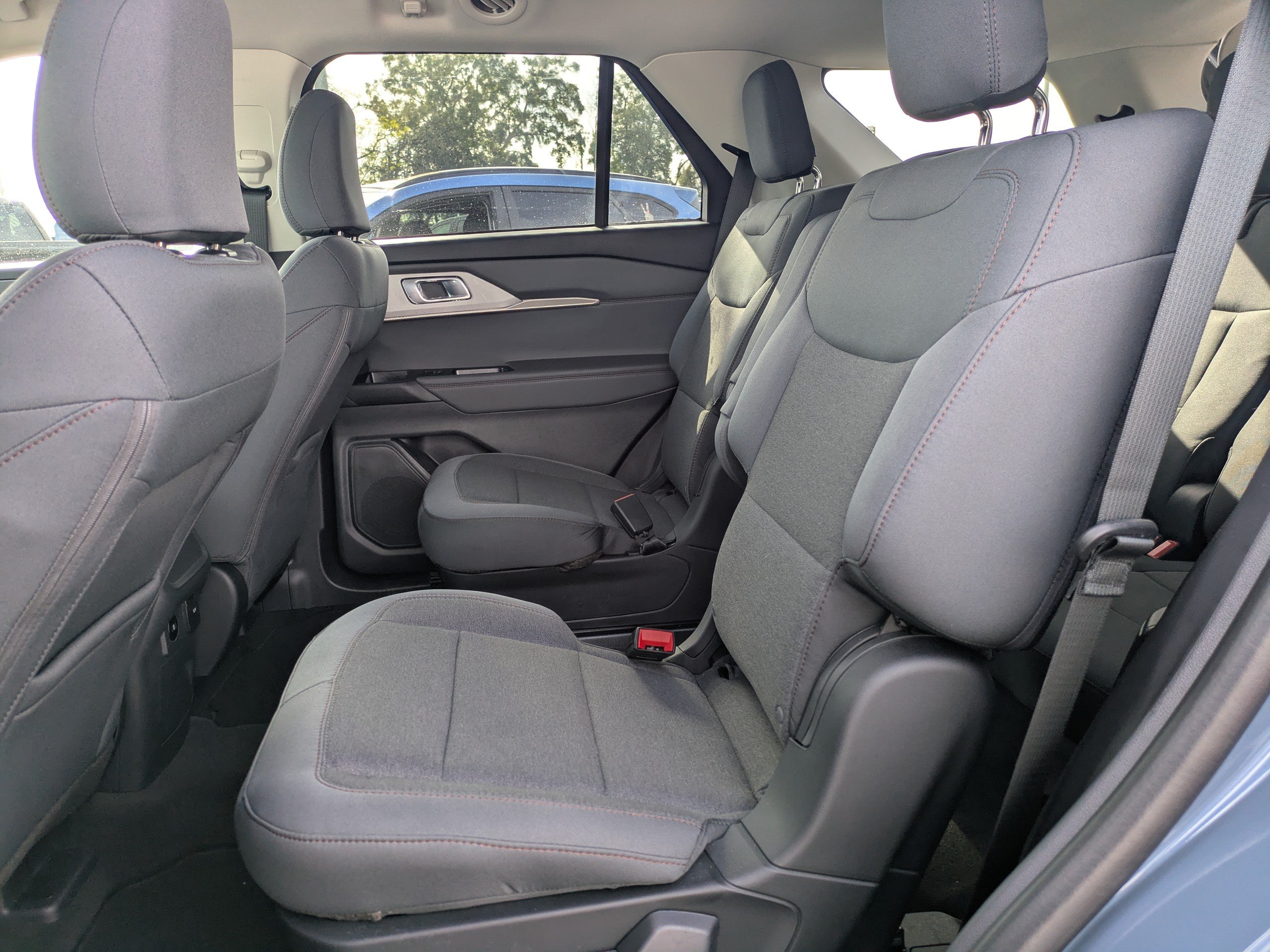 Used 2025 Ford Explorer Active RWD image 15