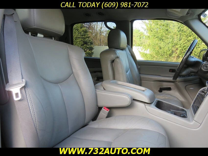 Used 2004 Chevrolet Suburban LT w/ Preferred Equipment Group AWD/4WD image 7