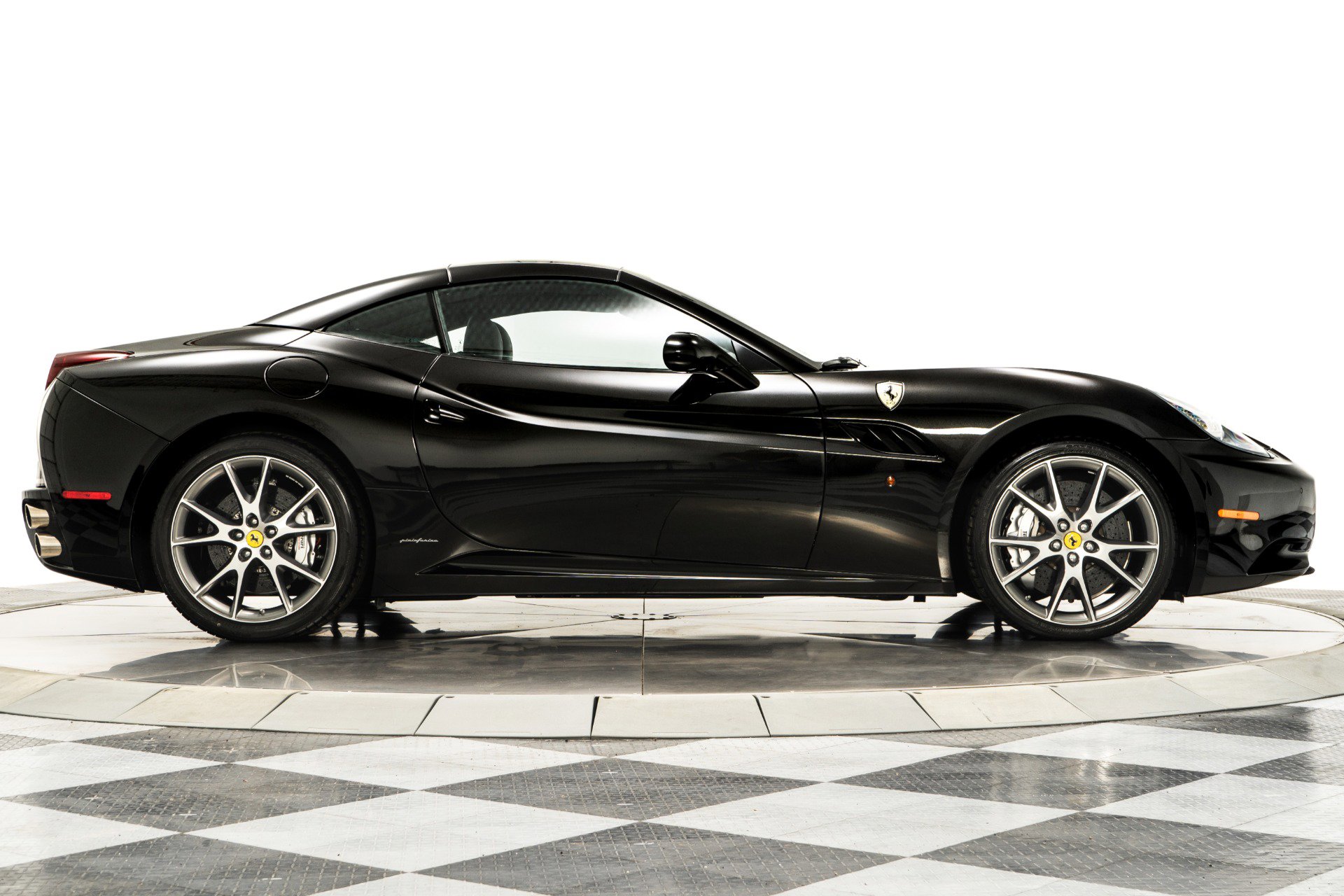Used 2012 Ferrari California image 18