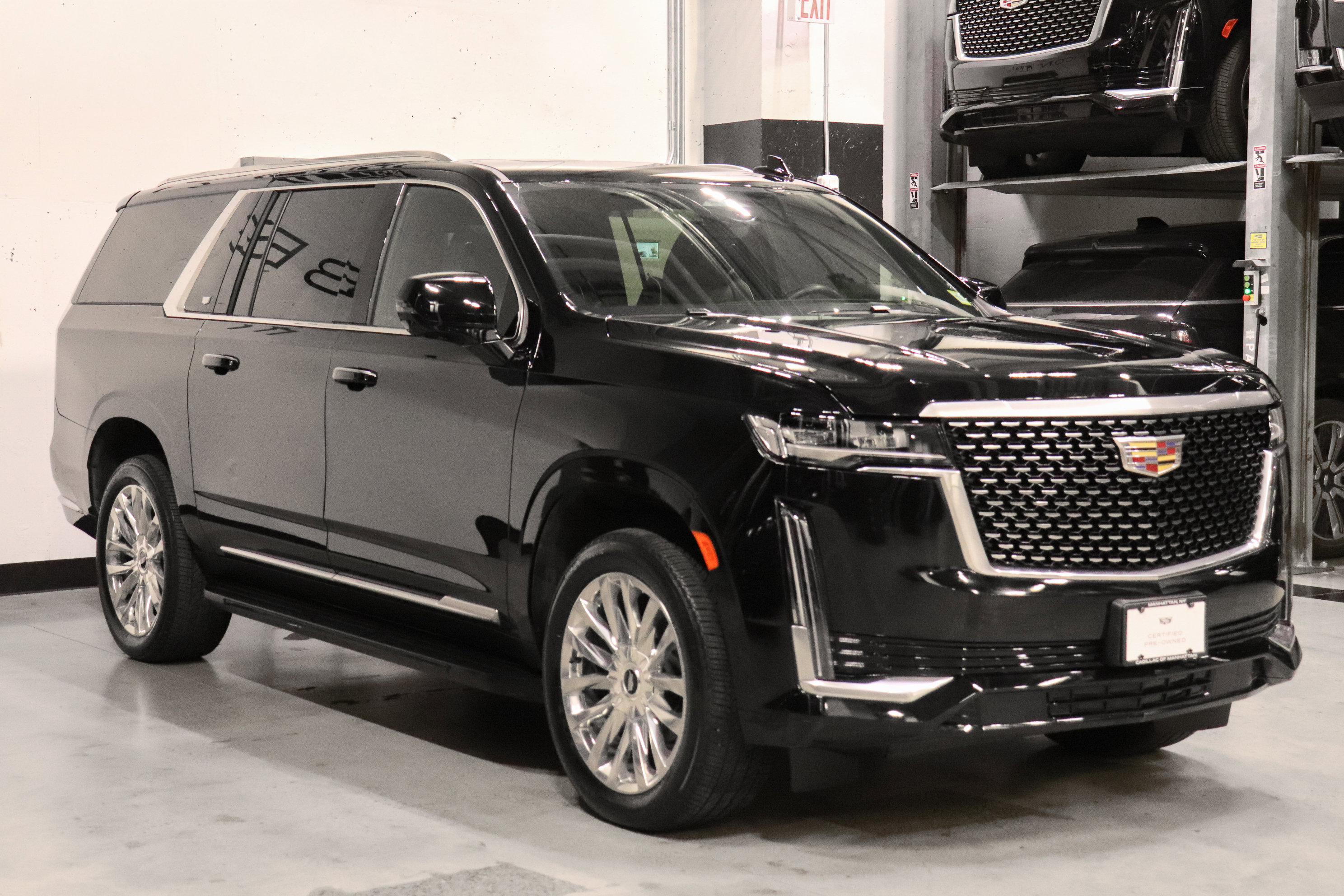 Used 2023 Cadillac Escalade ESV Premium Luxury image 7