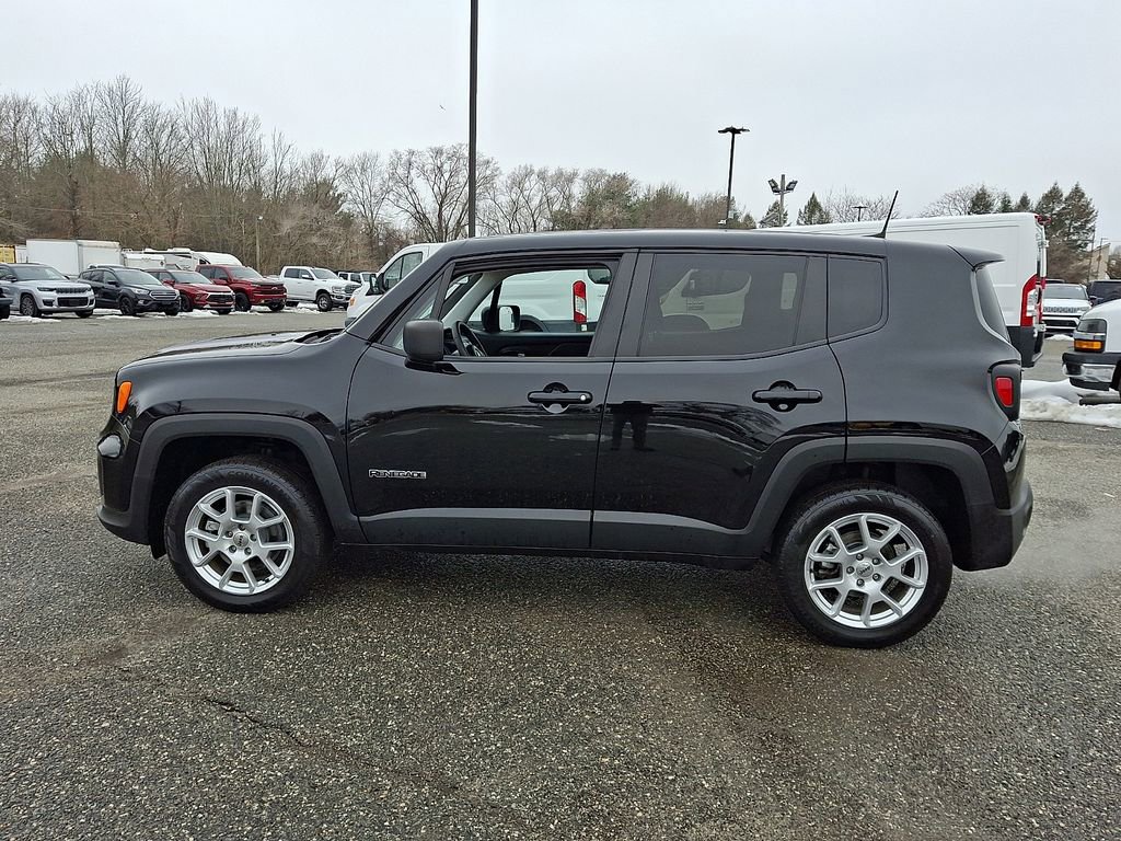 Used 2023 Jeep Renegade Latitude AWD/4WD image 7