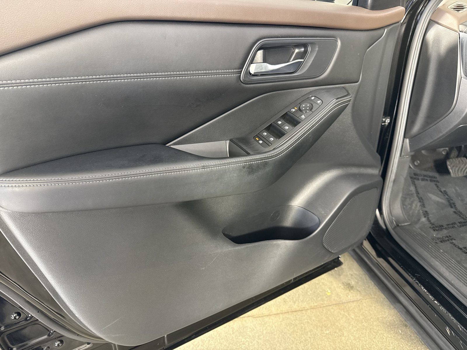 Certified 2023 Nissan Rogue SV w/ SV Premium B Package AWD/4WD image 23