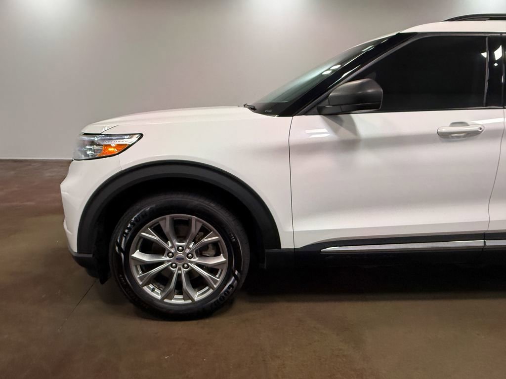 Used 2022 Ford Explorer XLT w/ Equipment Group 202A AWD/4WD image 38