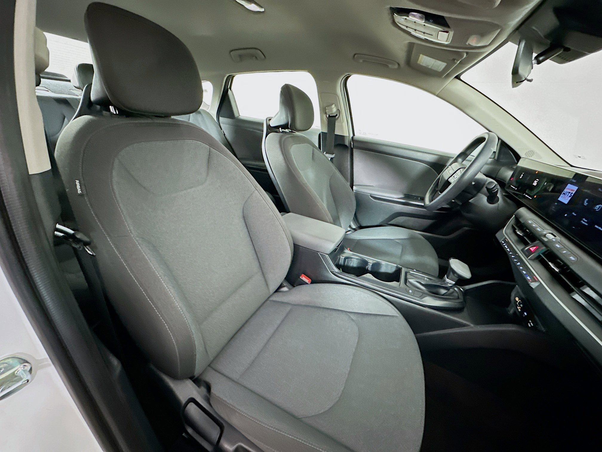 Used 2025 Kia K4 LXS image 29