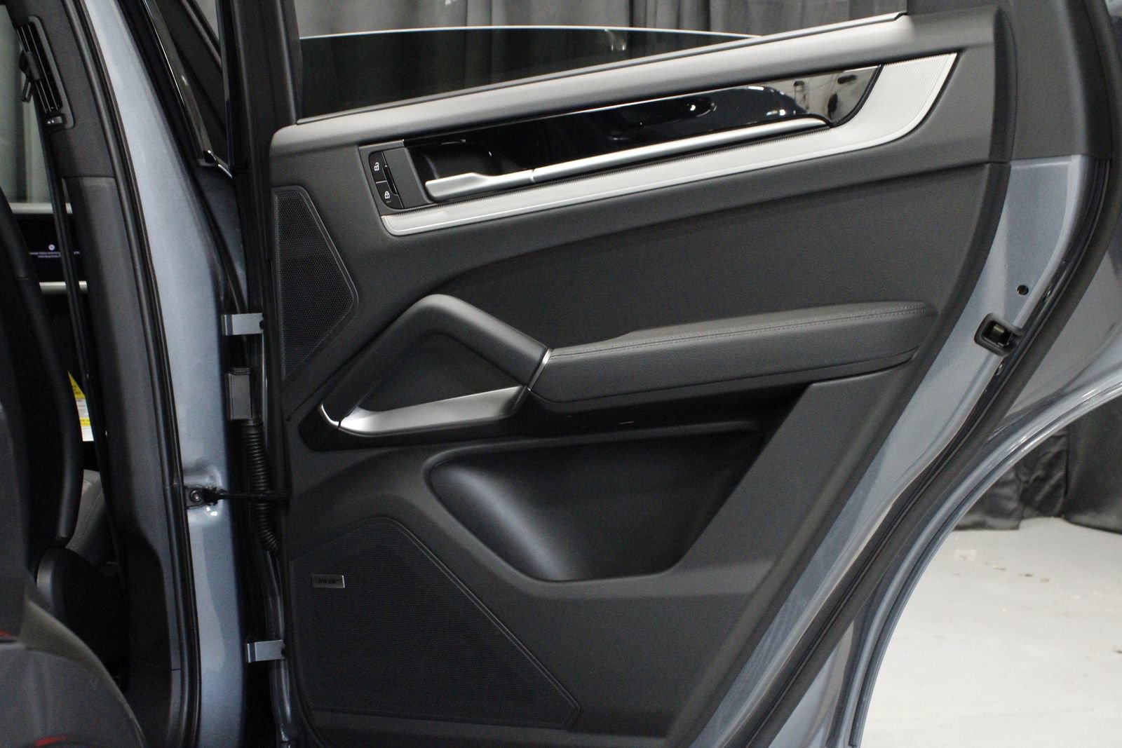 New 2026 Porsche Cayenne Coupe AWD/4WD image 17
