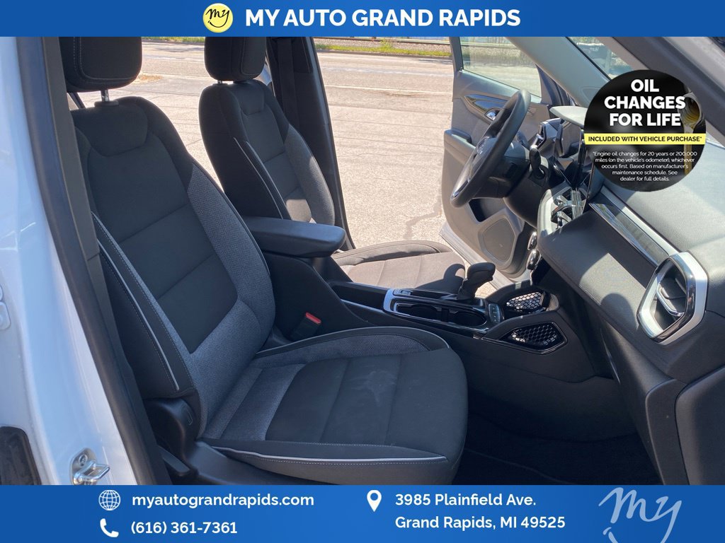 Used 2024 Chevrolet TrailBlazer LT AWD/4WD image 16