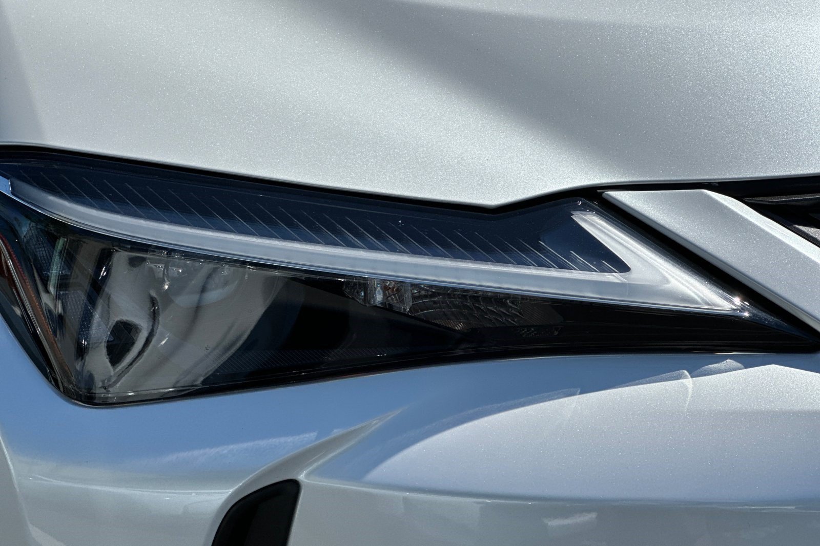 Used 2025 Lexus UX 300h FWD w/ Accessory Package (Z2) image 11