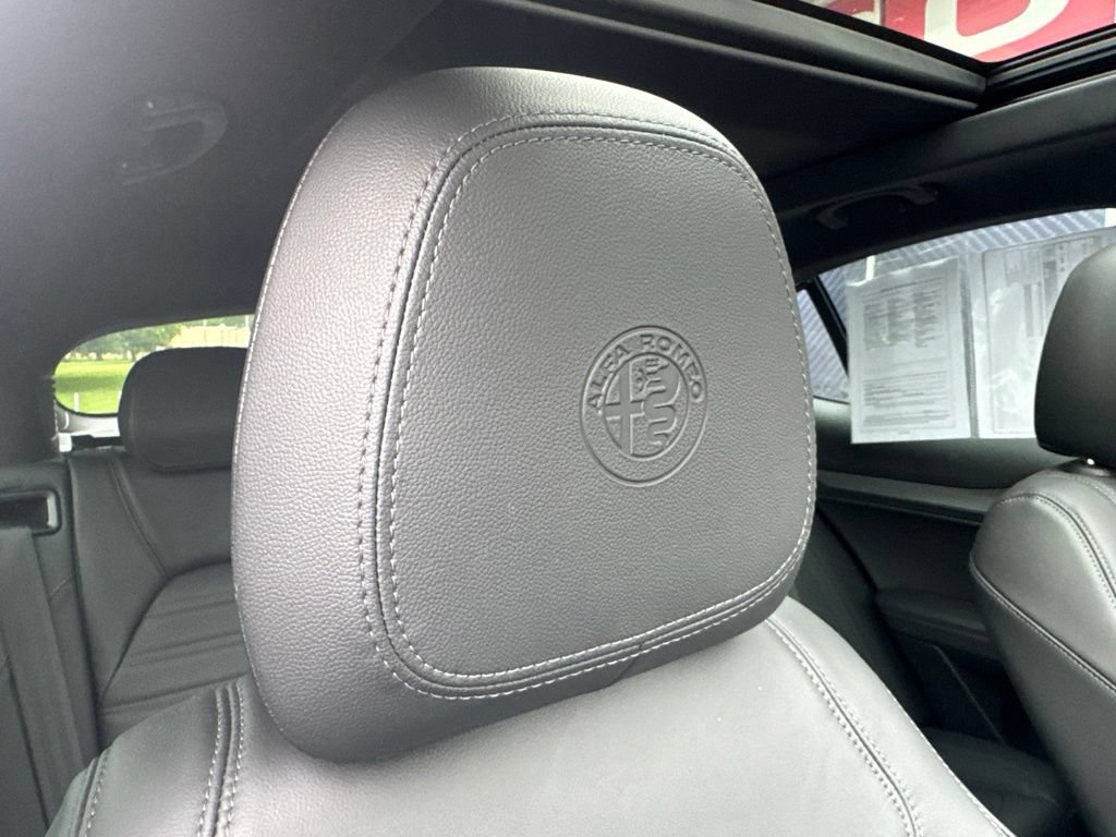 Used 2023 Alfa Romeo Stelvio Veloce AWD/4WD image 71