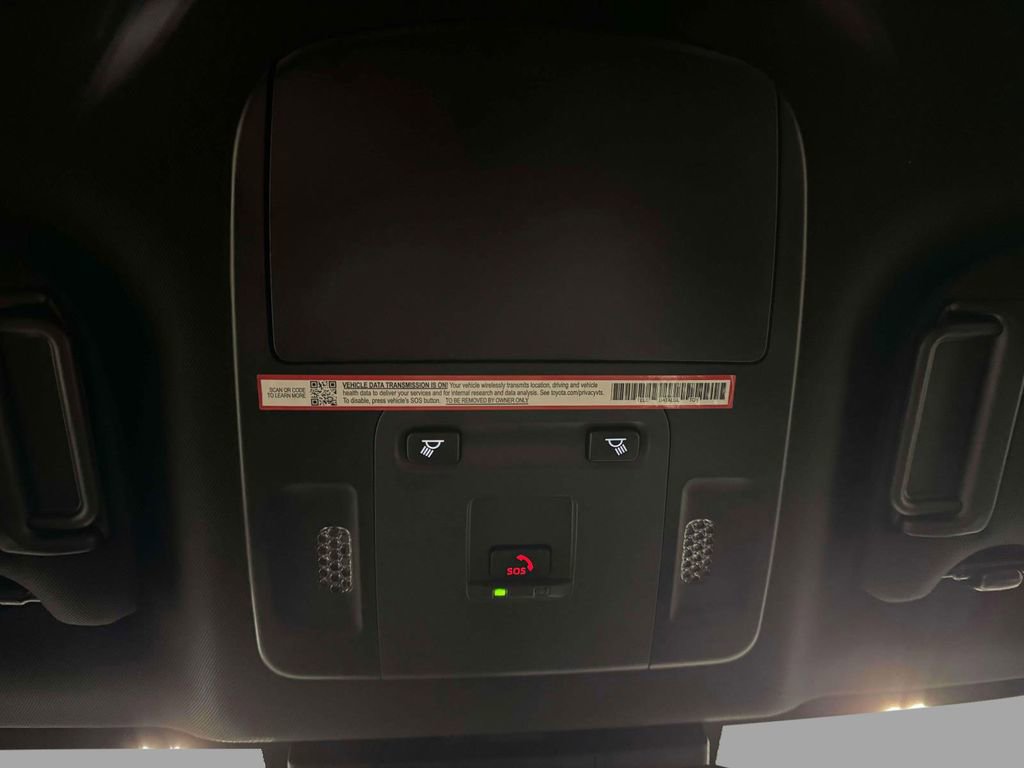 Used 2025 Toyota Camry SE image 30