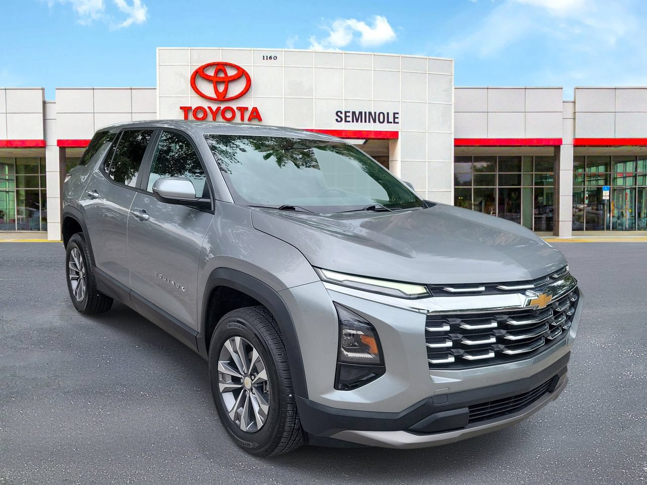 Used 2026 Chevrolet Equinox LT FWD image 2
