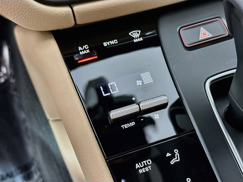 Certified 2026 Porsche Macan AWD/4WD image 18