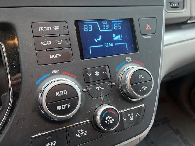 Used 2015 Toyota Sienna LE image 21