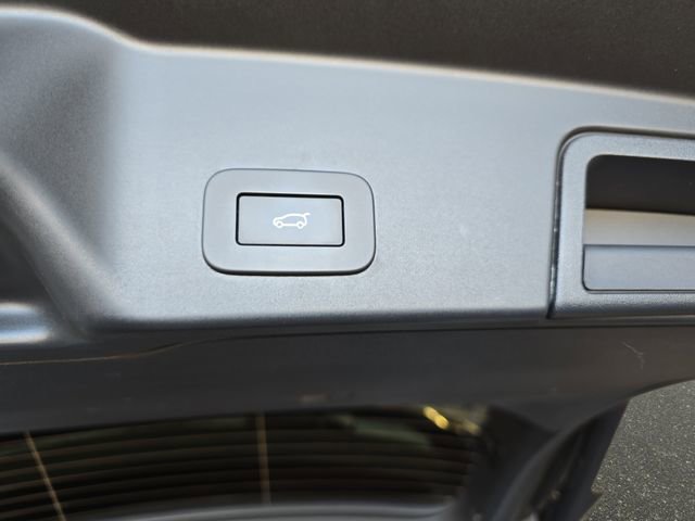 Certified 2025 Land Rover Range Rover Evoque Dynamic SE AWD/4WD image 16