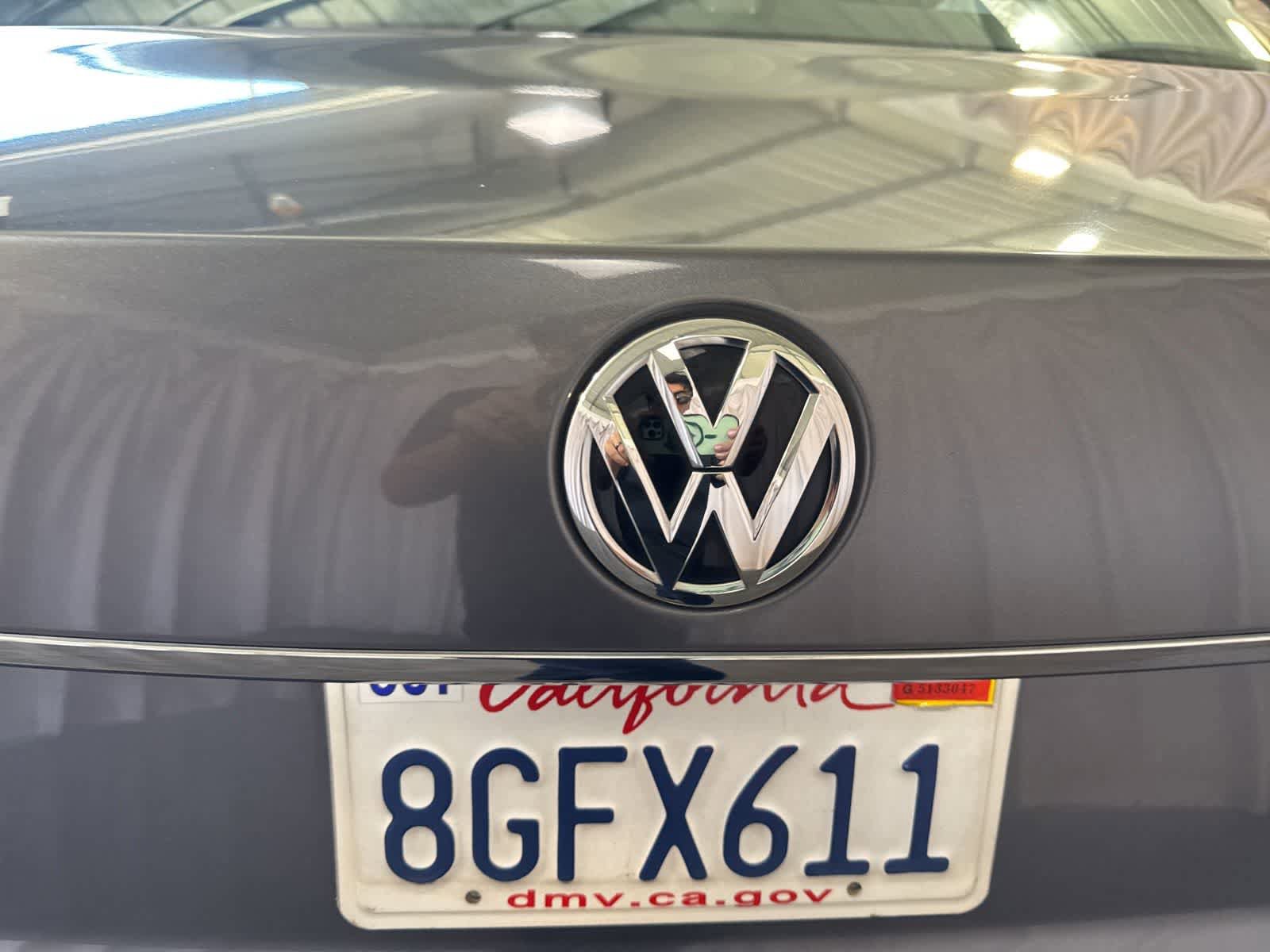 Used 2018 Volkswagen Passat 2.0T SE FWD image 12