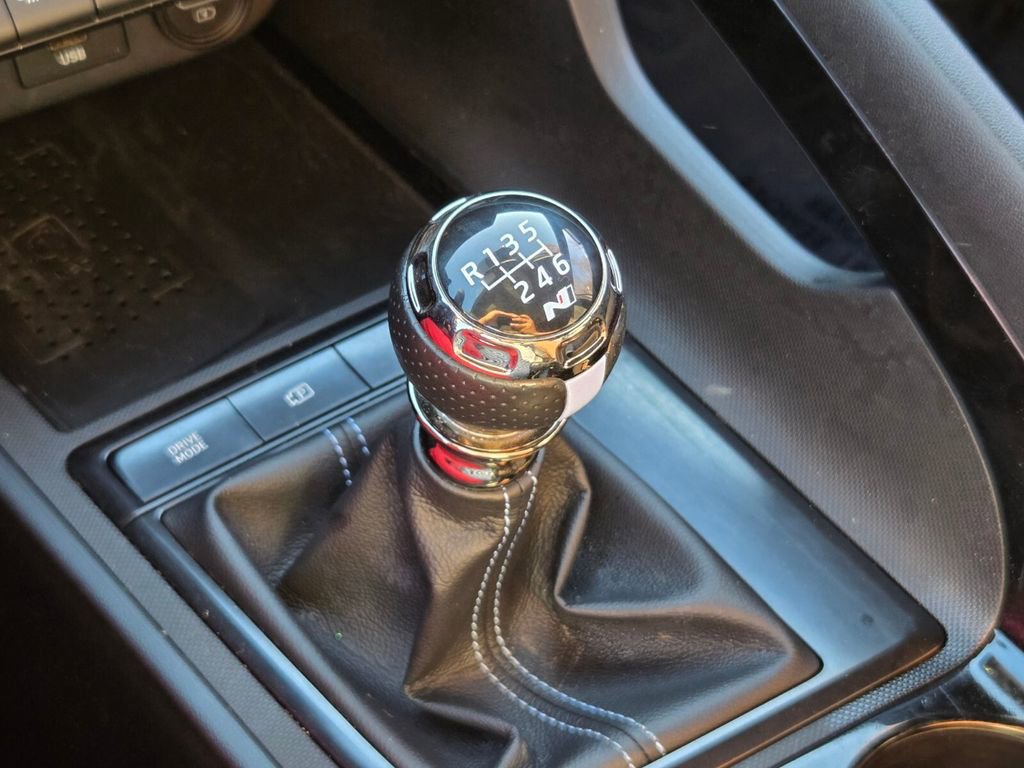Used 2022 Hyundai Elantra N w/ Preferred Accessory Package image 21