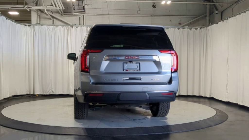 Used 2023 GMC Yukon XL SLT w/ SLT Premium Package image 7