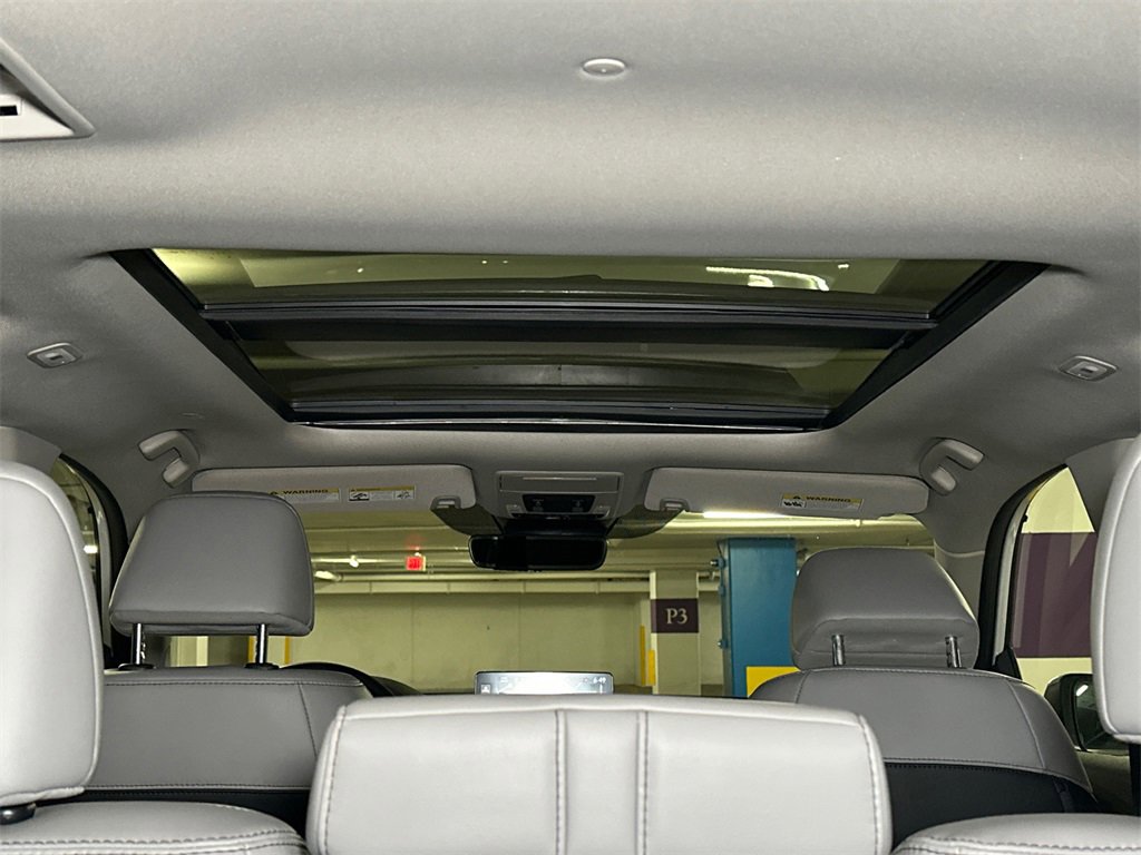 Used 2023 Honda Pilot Touring image 8