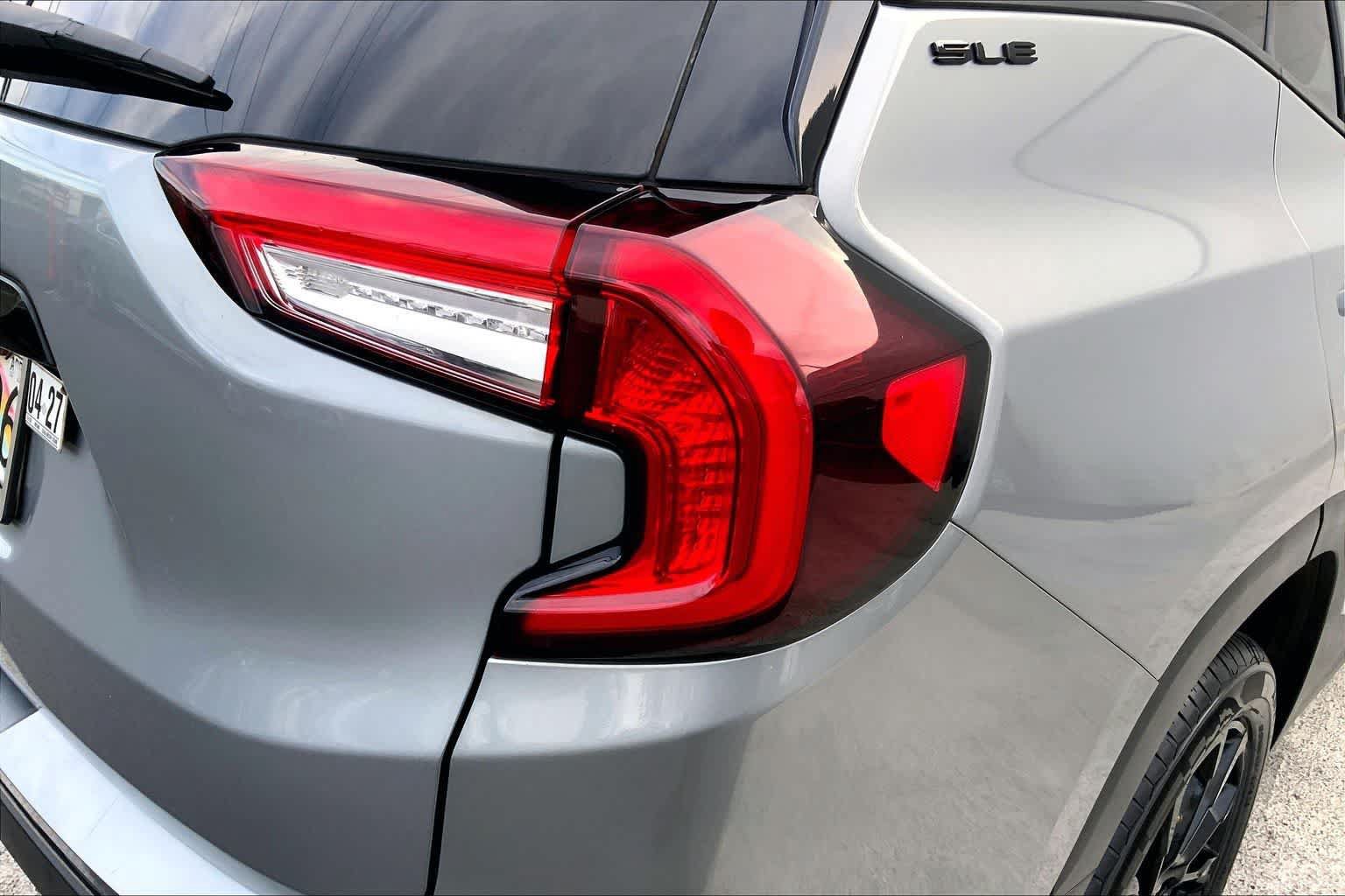 Used 2023 GMC Terrain SLE w/ Driver Convenience Package FWD image 32