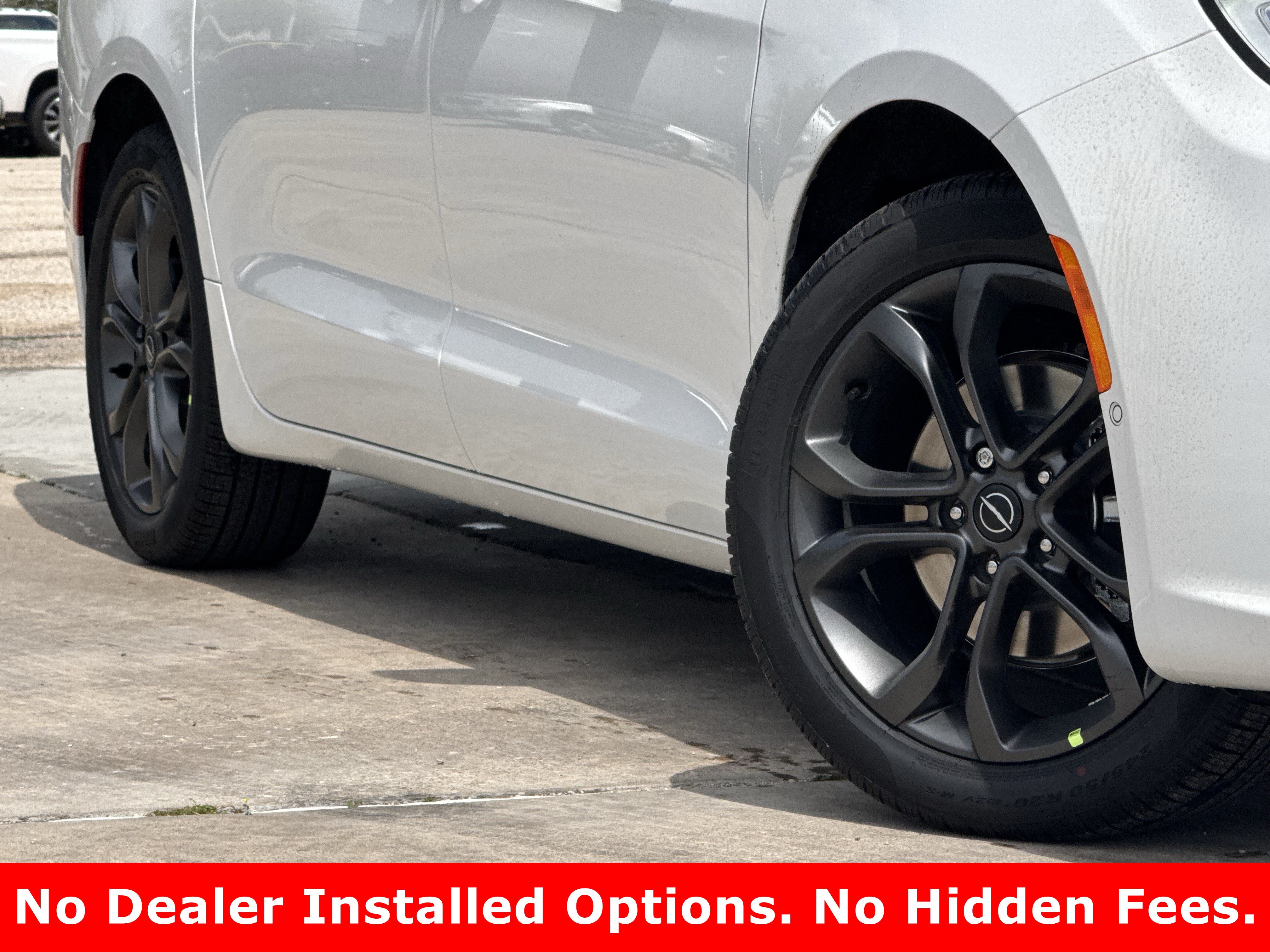 New 2026 Chrysler Pacifica Select FWD image 12