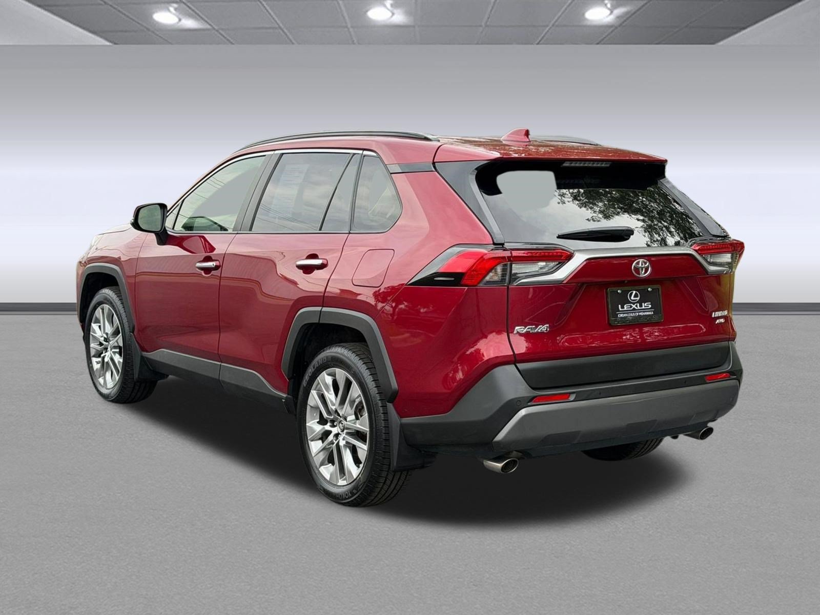 Used 2019 Toyota RAV4 Limited w/ Cold Weather Package AWD/4WD image 3