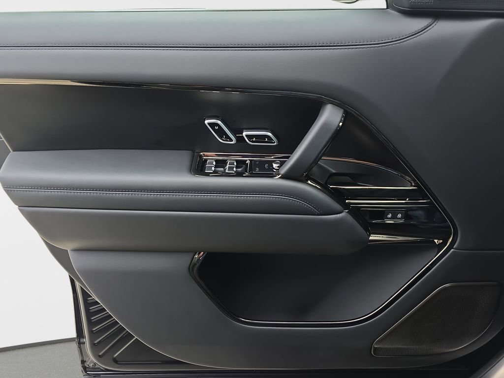 New 2025 Land Rover Range Rover SV image 28