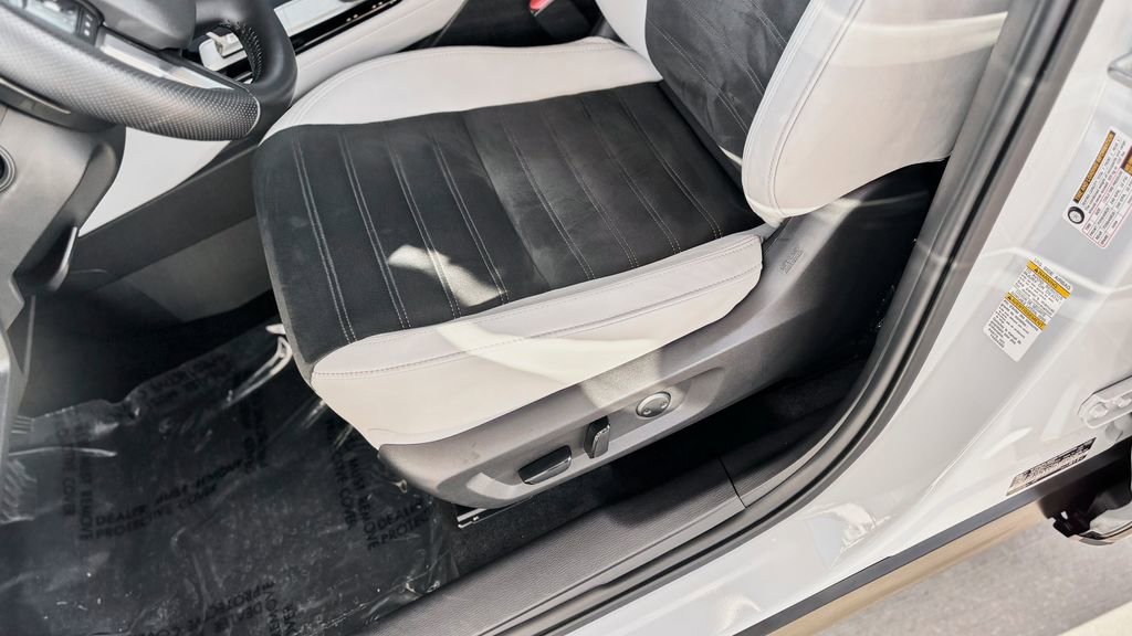 Used 2025 Mitsubishi Outlander SE FWD image 15