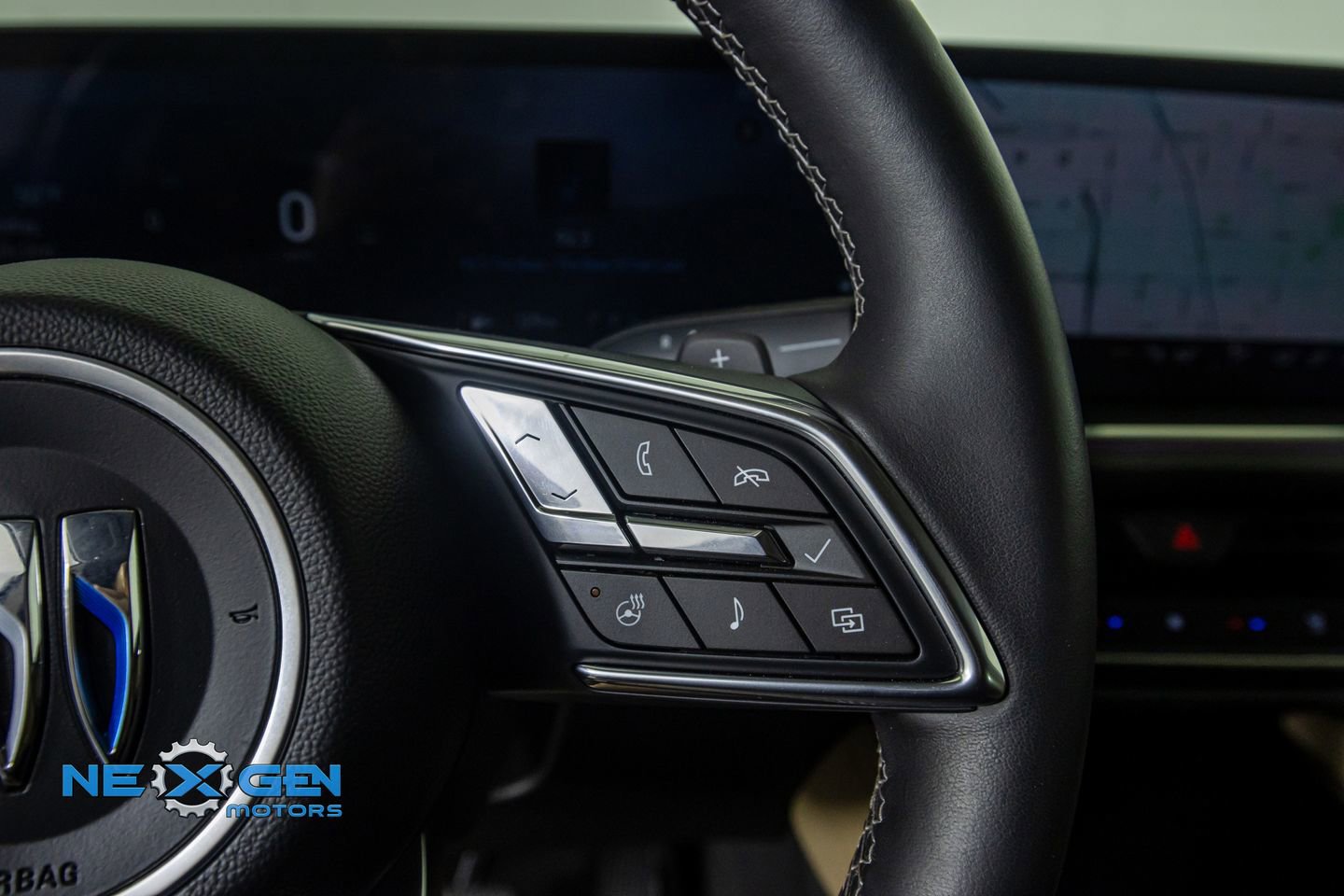 Used 2025 Buick Envision Preferred AWD/4WD image 15