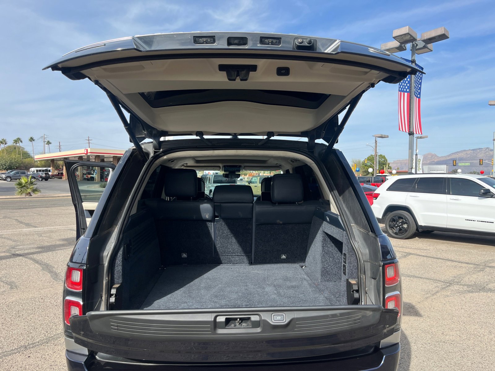 Used 2018 Land Rover Range Rover Long Wheelbase Supercharged image 34