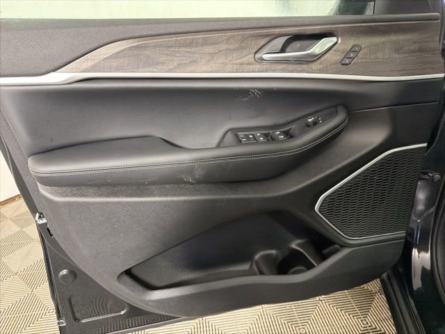 New 2025 Jeep Grand Cherokee L Limited w/ Trailer Tow Package image 12