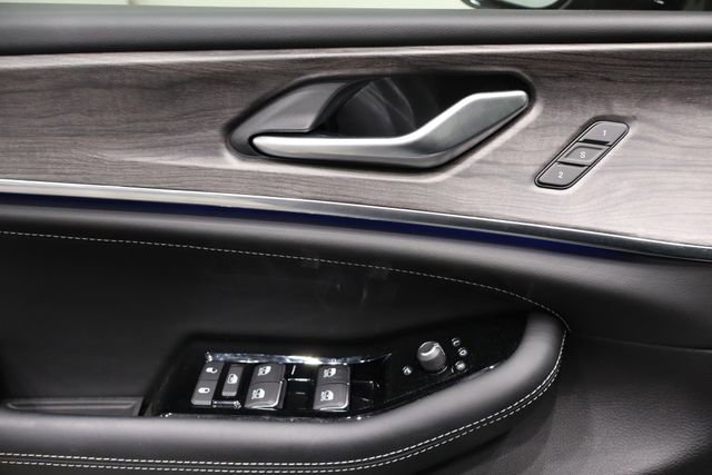 Used 2023 Jeep Grand Cherokee Overland image 19