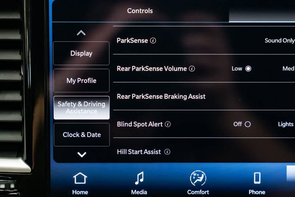 Used 2025 Chrysler Pacifica Select FWD image 20