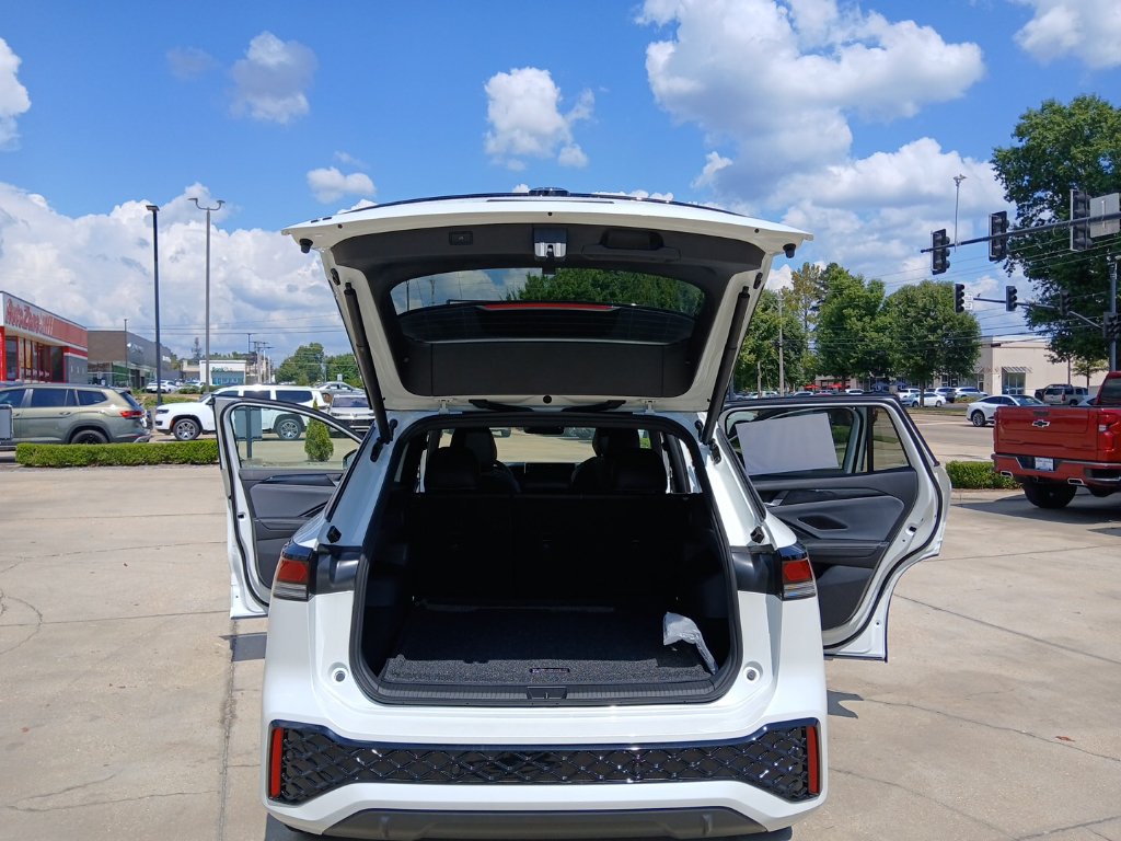 New 2026 Volkswagen Tiguan SE R-Line FWD image 12