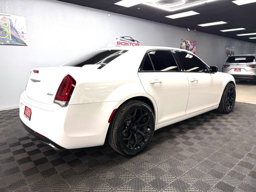 Used 2019 Chrysler 300 Touring w/ Sport Appearance Package RWD image 15
