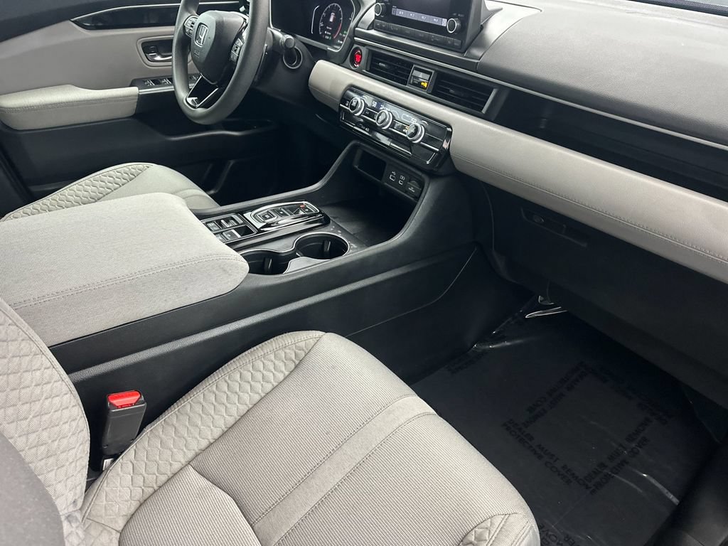 Used 2023 Honda Pilot LX image 16