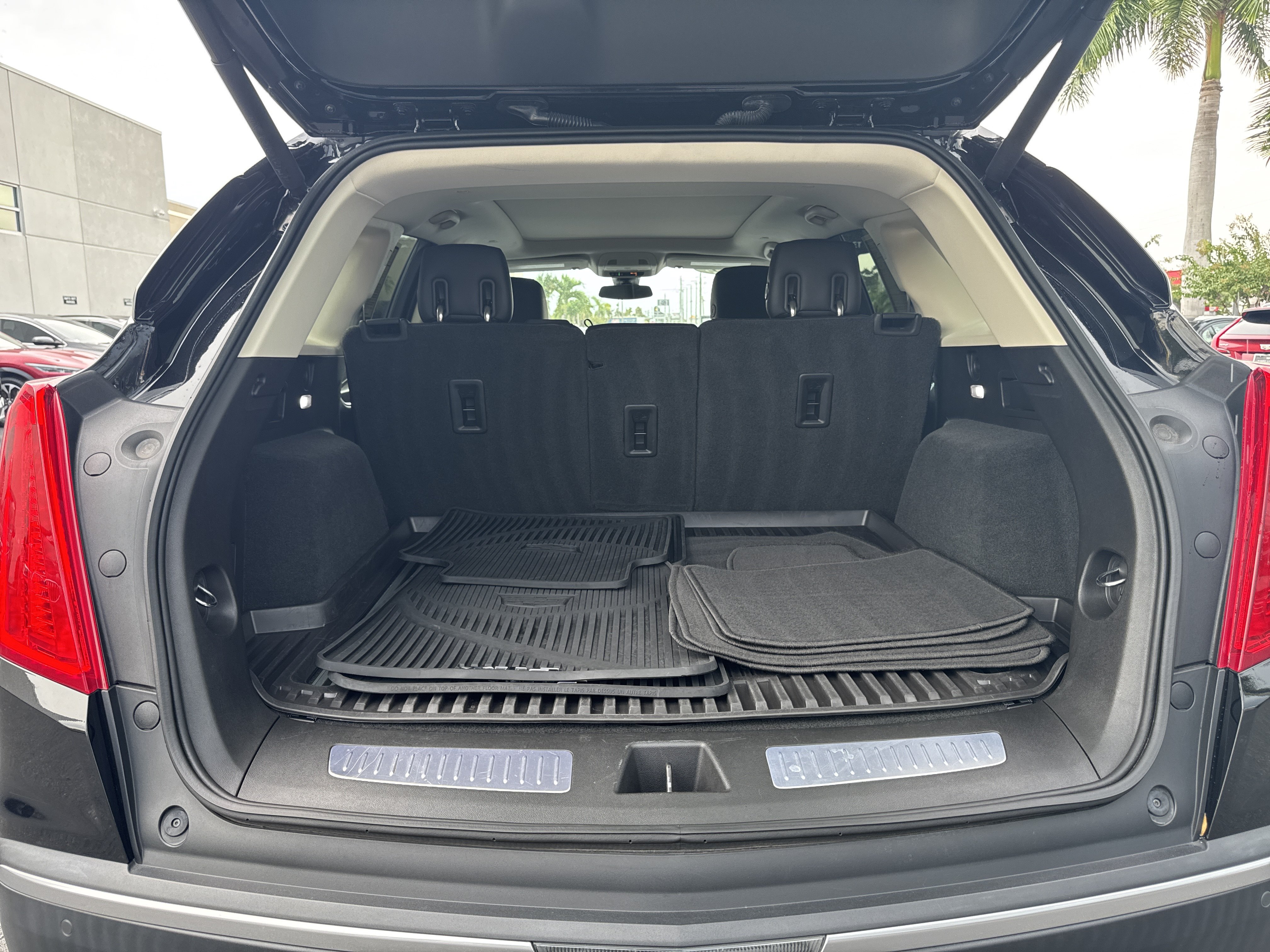 Used 2018 Cadillac XT5 Luxury w/ Driver Awareness Package FWD image 11