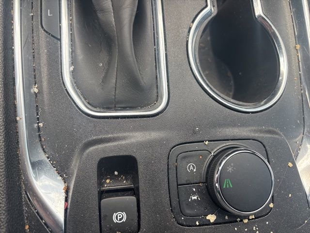 Used 2023 Chevrolet Traverse LT image 36