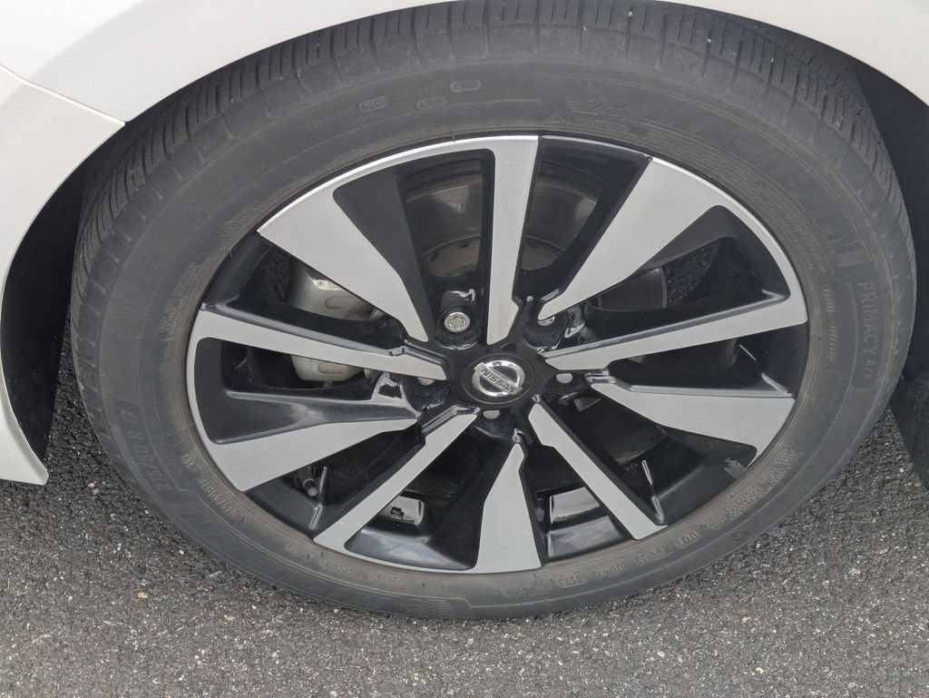 Used 2023 Nissan Sentra SV w/ SV Premium Package FWD image 26
