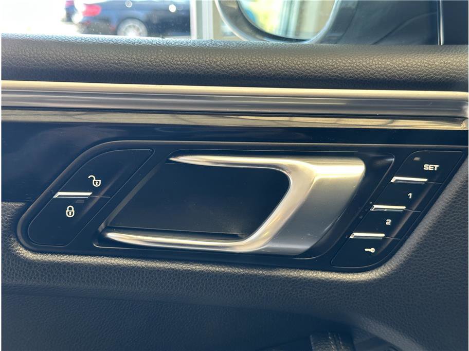 Used 2018 Porsche Macan Sport Edition image 13