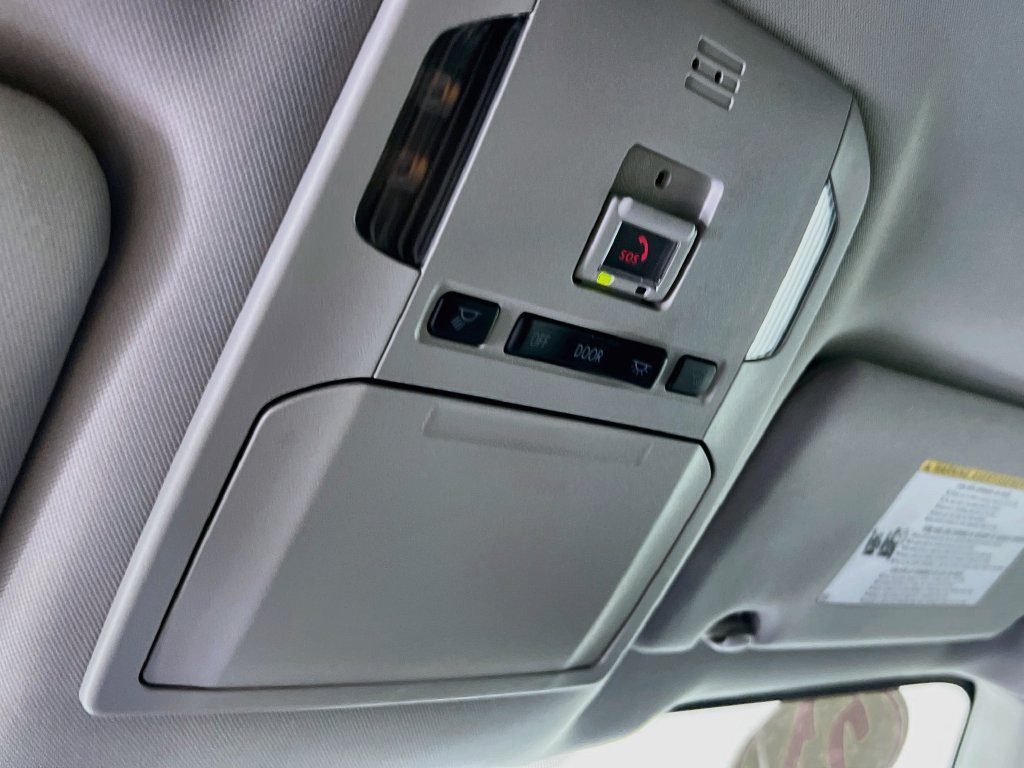 Used 2021 Toyota Highlander LE FWD image 18