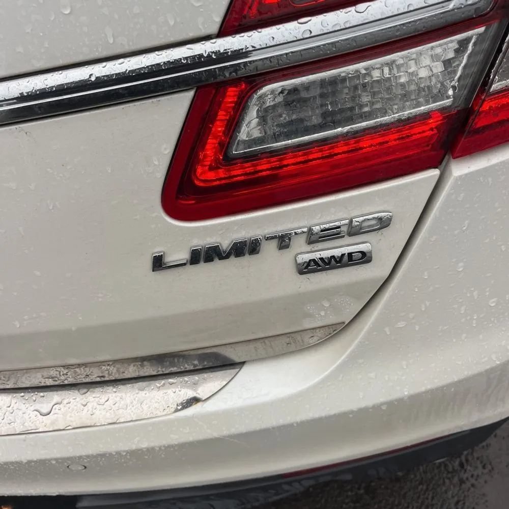 Used 2013 Ford Taurus Limited AWD/4WD image 21
