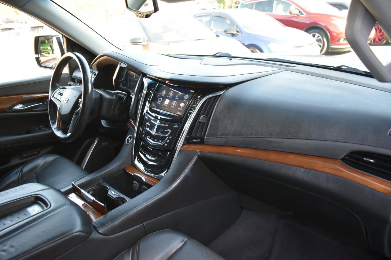Used 2016 Cadillac Escalade Luxury AWD/4WD image 13