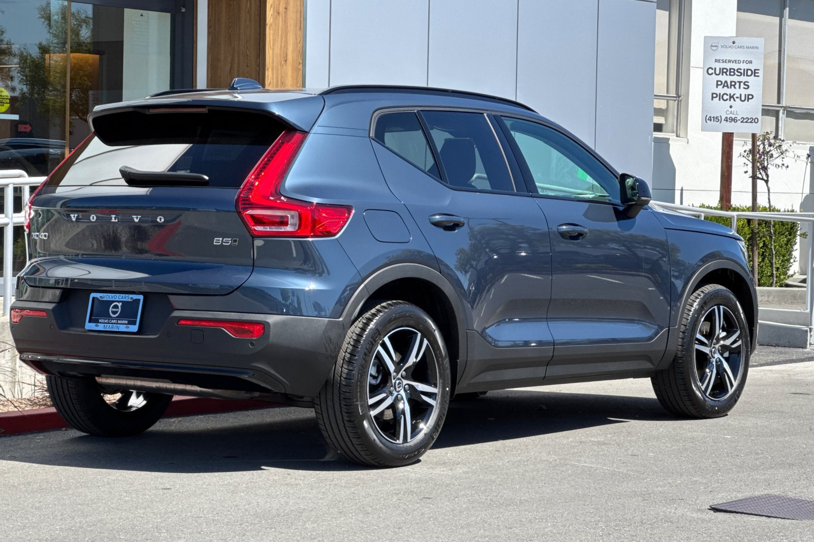 New 2026 Volvo XC40 B5 Core w/ Climate Package AWD/4WD image 2