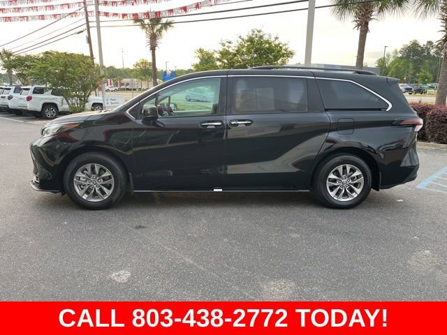 Used 2025 Toyota Sienna XLE image 36