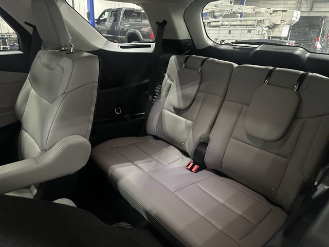 Certified 2025 Ford Explorer Active w/ Active Comfort Package AWD/4WD image 31