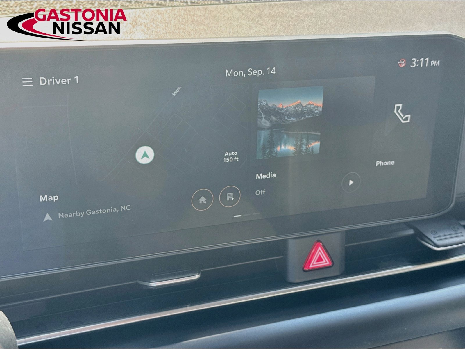 Used 2025 Kia Carnival FWD image 19